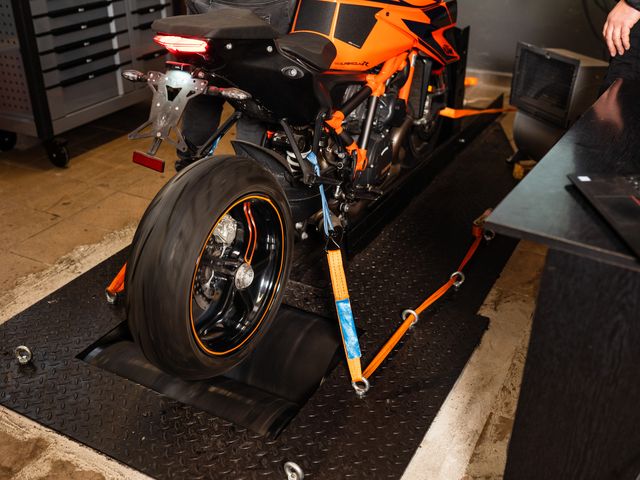 Badanie mocy motocykla na hamowni