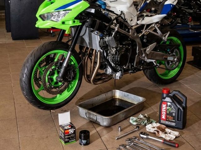 Wymiana oleju w motocyklu